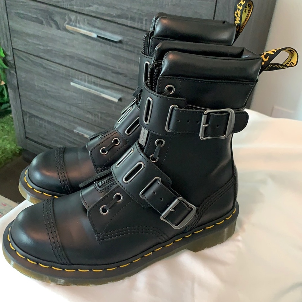 Black Dr. Martens QUYNN boots Size 8